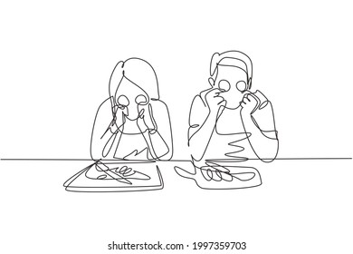 Single continuous line drawing beautiful wife and her handsome husband are holding slices of cucumber and smiling while cooking in kitchen at home. One line draw graphic design vector illustration