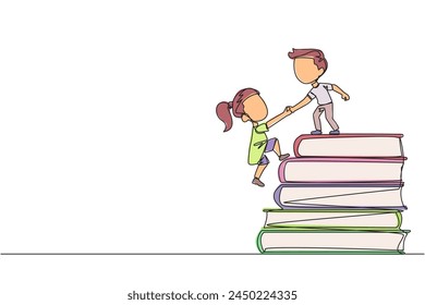 Una sola línea continua dibujante niño ayuda a la niña a subir una pila de libros. El concepto de ayudarse mutuamente para triunfar juntos. Libro de fuentes de conocimiento. Festival del libro. Ilustración vectorial de diseño de una línea