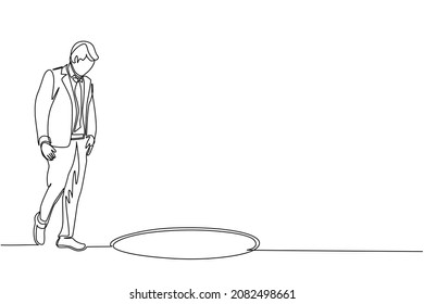 Single continuous line drawing businessman looking at black hole. Man wondering and looking at big hole, business concept in opportunity, exploration or challenge. Dynamic one line draw design vector