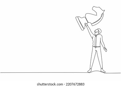 Single continuous line drawing businessman holding horse chess piece. Successful entrepreneurship tactics or strategy, superiority in business. Dynamic one line draw graphic design vector illustration