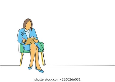 Single continuous line drawing businesswoman with clipboard. Female executive sitting in armchair. Woman taking notes. Psychology consultation. Dynamic one line draw graphic design vector illustration