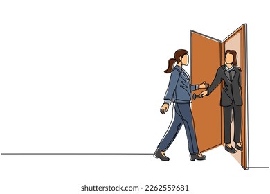 Single continuous line drawing businesswoman at door welcomes her friend in. Woman is inviting her friend to get into her house. Hospitality concept. Dynamic one line draw design vector illustration