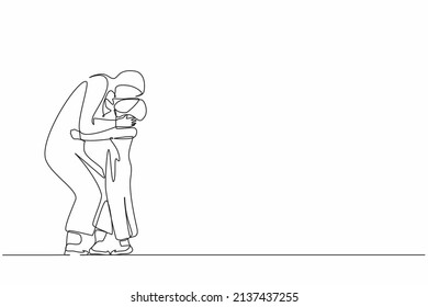 Single continuous line drawing caring young Arab mother embracing kissing cute little daughter feeling love and tenderness. Mother's day, holiday concept. One line graphic design vector illustration