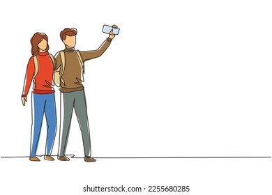 Single continuous line drawing couple standing full length trying to take selfie with mobile device in hand. Man and woman are photographed together. One line draw graphic design vector illustration