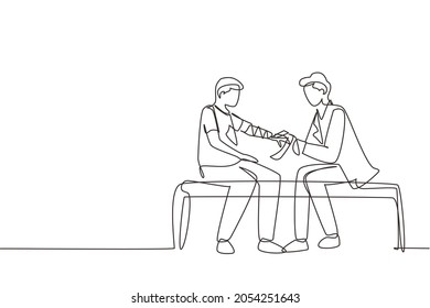 Una línea continua dibujando al médico venda la mano del paciente. Manos de emergencia de primeros auxilios haciendo vendaje en la clínica de Traumatología. Tratamiento médico en el hospital. vector de diseño de trazos de una línea