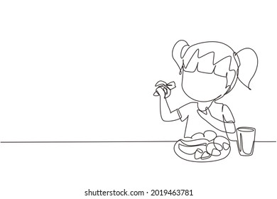 Single continuous line drawing girl eating fruit. Sitting near table eating orange. Watermelon and banana in tray placed on table at home. Healthy food for kids. One line draw graphic design vector