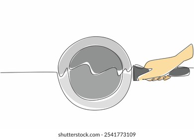 Línea continua única dibujando la mano sosteniendo una cacerola de teflón de pie. Increíblemente limpio. Después de su uso no deja ninguna mancha. Utensilios de cocina. Día Nacional del Teflón. Ilustración vectorial de diseño de una línea