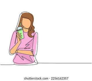 Single continuous line drawing happy young asian woman drinking boba milk tea, bubble milk drink, pearl milk tea. Tapioca tea, asian exotic beverage concept. One line draw design vector illustration