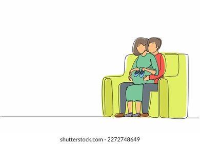 Single continuous line drawing happy pregnant woman holding baby shoes and her husband on sofa at home. pregnant woman and her husband holding baby shoes and hugging tummy. One line draw design vector