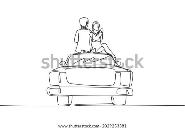 Single continuous line drawing happy married\
lovers sitting on roof of car and look at romantic scenery. Man and\
woman with wedding dress celebrating wedding party. One line draw\
graphic design vector