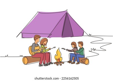 Die Familie des Loipenwanderers mit einer durchgehenden Linie sitzt am Lagerfeuer. Touristencamper. Papa spielt Gitarre, Mama und Kinder braten Marshmallows. Nachtcampingunterhaltung. Ein zeilentaugliches Zeichendesign, Vektorgrafik