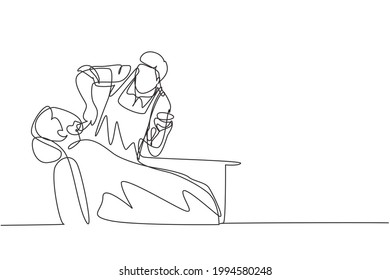 Single continuous line drawing hipster client visiting barber shop. Sitting on chair to shave his beard. Hairstylist serving client at barber shop. One line draw graphic design vector illustration