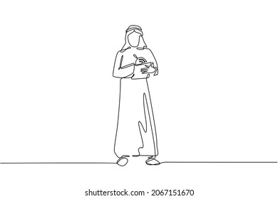 Single continuous line drawing male office secretary writing with clipboard. Arabian man in elegant wear, assisting in paper work. Business workwear trend, city fashion. One line draw design vector