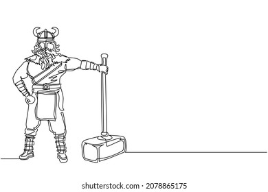 Single continuous line drawing male viking with strong physique and bellicose air stands holding hammer. Norseman warrior wearing horned helmet with beard holding hammer. One line draw design vector