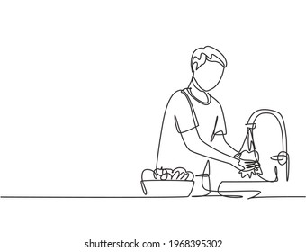 Single continuous line drawing a man washes fruits in the sink from the germs that stick to clean. Cleaned with water to make it hygienic. Dynamic one line draw graphic design vector illustration.