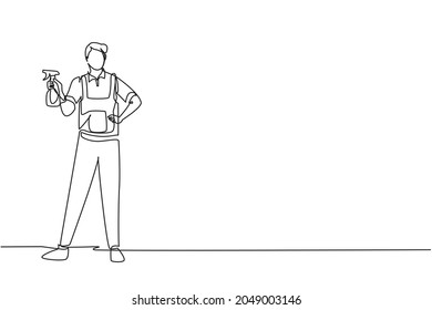 Single continuous line drawing man washing windows at home. Housework chores, male doing house work domestic duties. Guy cleaning and tidying up flat. Housekeeping routine. One line draw design vector