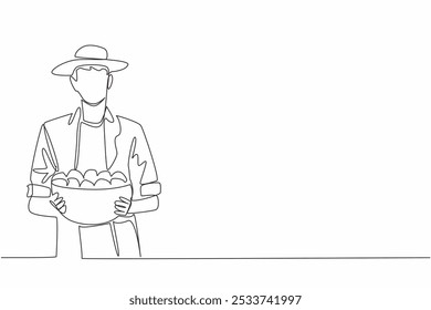 Uma única linha contínua desenhando um homem usando um chapéu carregando um recipiente cheio de tomates. Trazendo uma colheita satisfatória. Produtor de tomate. Vitamina Dia do Tomate Fresco. Ilustração de vetor de design de uma linha