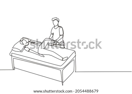 Single continuous line drawing man lying on massage table professional masseur therapist doing healing treatment massaging patient treating knee manual physical therapy. one line draw design vector