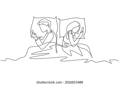 Single continuous line drawing marriage couple lying back to back, using smartphone, social network, smartphone addiction, couple relationship problem with technology. One line graphic design vector