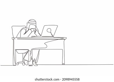 Single continuous line drawing pensive Arabic businessman working at laptop. Frustrated male in doubt with hand on chin gesture. Work at home office. Remote job, workplace. One line draw design vector