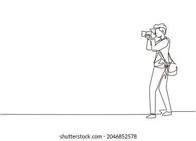 Single continuous line drawing photographer holding photo camera and photographing. Creative profession or occupation. Happy male take photo shot. One line draw graphic design vector illustration