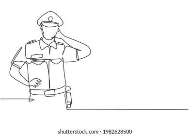 Un único policía de dibujo de línea continua con gesto y uniforme de llámame está listo para hacer cumplir la disciplina de tráfico en la autopista. Patrulla de reserva. ilustración vectorial de diseño gráfico de una línea dinámica