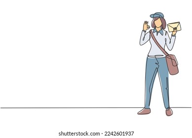 Una sola cartero de dibujo de línea continua parada con sombrero, bolso de honda, uniforme, sobre de mano y gesto bien entregar el correo a la dirección de casa. ilustración vectorial de diseño gráfico de una línea