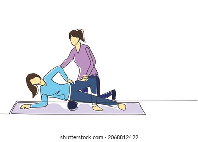 Single continuous line drawing professional female osteopath bonesetter making massage to woman. Spine adjustment. Rehabilitation, manual therapy. Chiropractor working. One line draw design vector