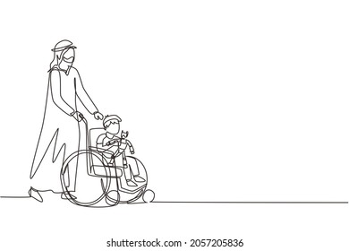 Rehabilitación de líneas de dibujo continuas para niños. El padre árabe se encarga del niño. Papá feliz ayuda a niños con discapacidades en silla de ruedas sosteniendo juguetes robots. vector de diseño de trazos de una línea