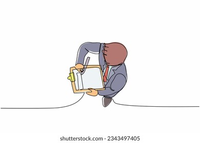Single continuous line drawing relaxed Arab businesswoman standing and lean against clipboard. Business plan completed. Goal achievements planning schedule. One line graphic design vector illustration