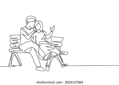 Single continuous line drawing romantic couple bench in park  Happy man hugging   embracing woman  Couple dating celebrate wedding anniversary  One line draw graphic design vector illustration