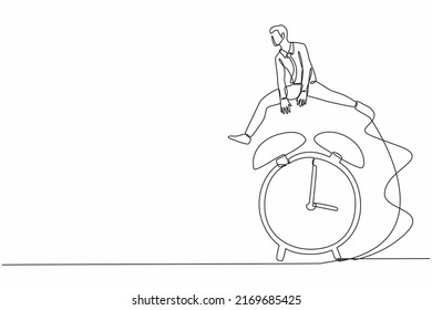 Una línea continua dibujando un hombre de negocios inteligente y feliz salta con el reloj despertador que pasa el tiempo. Plazo de negocios o concepto de eficiencia en el tiempo de trabajo. ilustración vectorial de diseño gráfico de una línea