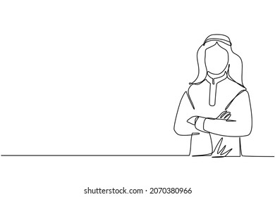 Single continuous line drawing smiling confident Arabian man in traditional clothes, keeping arms crossed. Active businessman standing with folded arms pose. One line draw design vector illustration