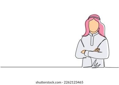 Single continuous line drawing smiling confident Arabian man in traditional clothes, keeping arms crossed. Active businessman standing with folded arms pose. One line draw design vector illustration