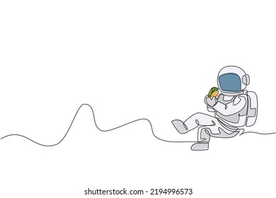 Single continuous line drawing of spaceman sitting relax on moon surface and eating delicious Mexican taco. Fantasy fiction of outer space life concept. Trendy one line draw design vector illustration