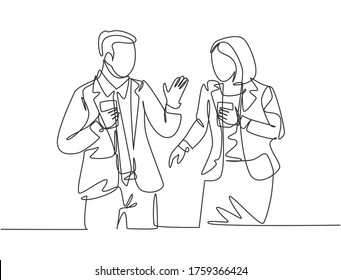 Single continuous line drawing of two young male and female startup founders have a business talk over soft drink. Business chat during office break concept one line draw design vector illustration