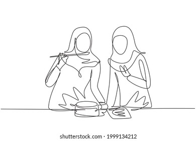 Single Continuous Line Drawing Two Arab Woman Mixing Tomato Sauce, Tasting, And Relish Meal With Wooden Spatula. Prepare Food At Cozy Kitchen. Dynamic One Line Draw Graphic Design Vector Illustration