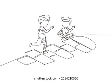 Single continuous line drawing two little boys playing hopscotch at kindergarten yard. Kids playing hopscotch game outside. Hop scotch court drawn with chalk. One line draw graphic design vector