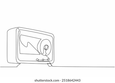 Desenho de linha contínua única vintage ou rádio retro está desligado. A evolução da mídia. Potência permanente do rádio como fonte de informação. Dia Mundial da Rádio. Ilustração de vetor de design de uma linha