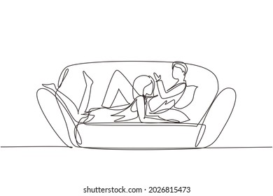 Single continuous line drawing woman and man in love lying on comfortable couch and having talk. Couple on cozy sofa relaxing together at home in evening. Dynamic one line draw graphic design vector