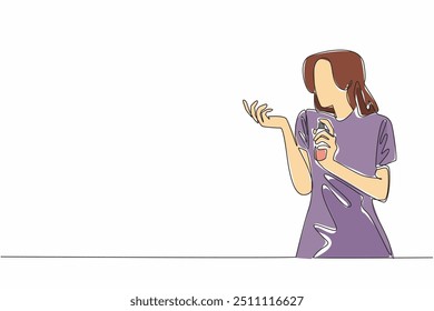 Línea continua de dibujo de una sola mujer rocía la botella de perfume en otra mano. Encontrar la fragancia adecuada para la personalidad. Eau de perfume. Día Nacional de la Fragancia. Ilustración vectorial de diseño de una línea