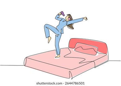 Uma única linha contínua desenhando uma mulher de pijama usar auscultadores em uma cama segurar um secador de cabelo usado como um microfone. Rotina noturna antes de dormir. Dia Nacional da Canção. Ilustração de vetor de design de uma linha