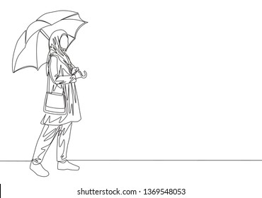 Single continuous line drawing of young cute muslimah with arabic veil carrying umbrella and pocket bag. Beautiful Asian woman in trendy hijab fashion concept one line draw design vector illustration