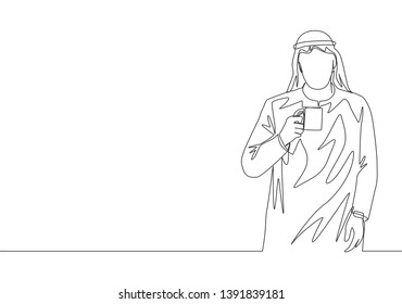 Single continuous line drawing of young muslim businessmen holding a cup of coffee while walking on office. Arab middle east cloth shmagh, kandura, thawb, robe. One line draw design illustration