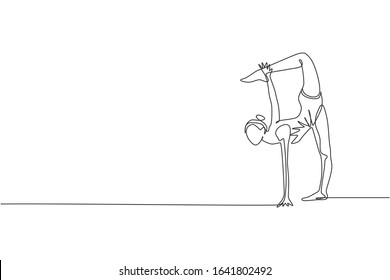 Single continuous line drawing of young beauty professional gymnast girl perform floor exercise. Rhythmic gymnastic training and stretching concept. Trendy one line draw design vector illustration