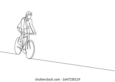 Single continuous line drawing young professional businessman riding bicycle to his company. Bike to work, eco friendly transportation concept. Trendy one line draw design graphic vector illustration