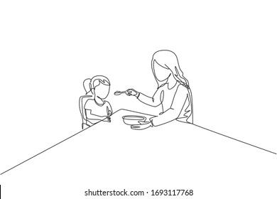 Dibujo de una sola línea continua de madre joven alimentando a su hija enferma mientras se sienta en una silla de comedor en casa. Feliz concepto de paternidad familiar. Ilustración vectorial de diseño de tracción de una línea de moda