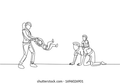 Dibujo de una sola línea continua de mamá y papá jóvenes jugando con su hijo e hija en casa. Feliz concepto de paternidad familiar. Ilustración vectorial de diseño de tracción de una línea de moda