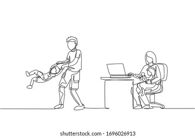 Single continuous line drawing of young mom work typing on laptop and dad playing with daughter at home. Happy family parenting concept. Trendy one line draw design vector illustration
