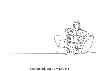 Single continuous line drawing of young Islamic father sitting on sofa and read story book to daughter. Arabian muslim happy family fatherhood concept. Trendy one line draw design vector illustration